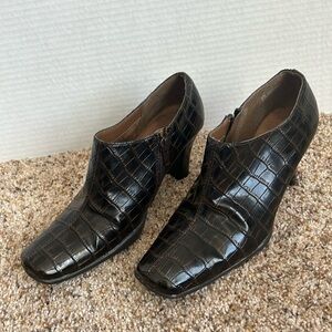 Women’s Aersoles brown booties.  Size 5 1/2